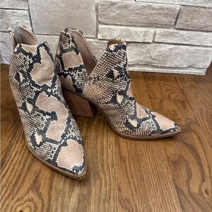 Steve Madden Beige and Black Ankle Booties